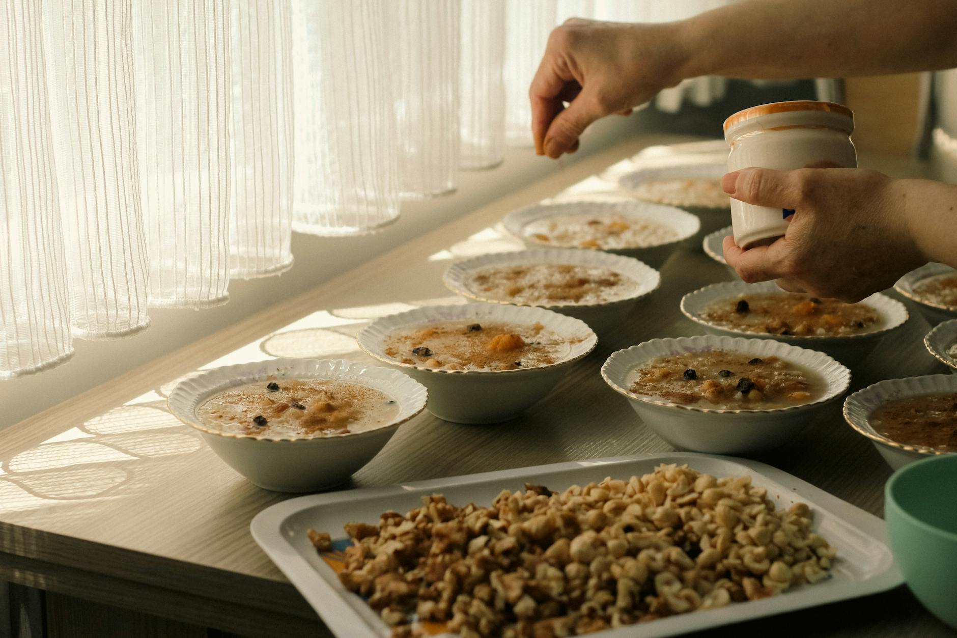 کاسه جو دوسر با میوه و آجیل