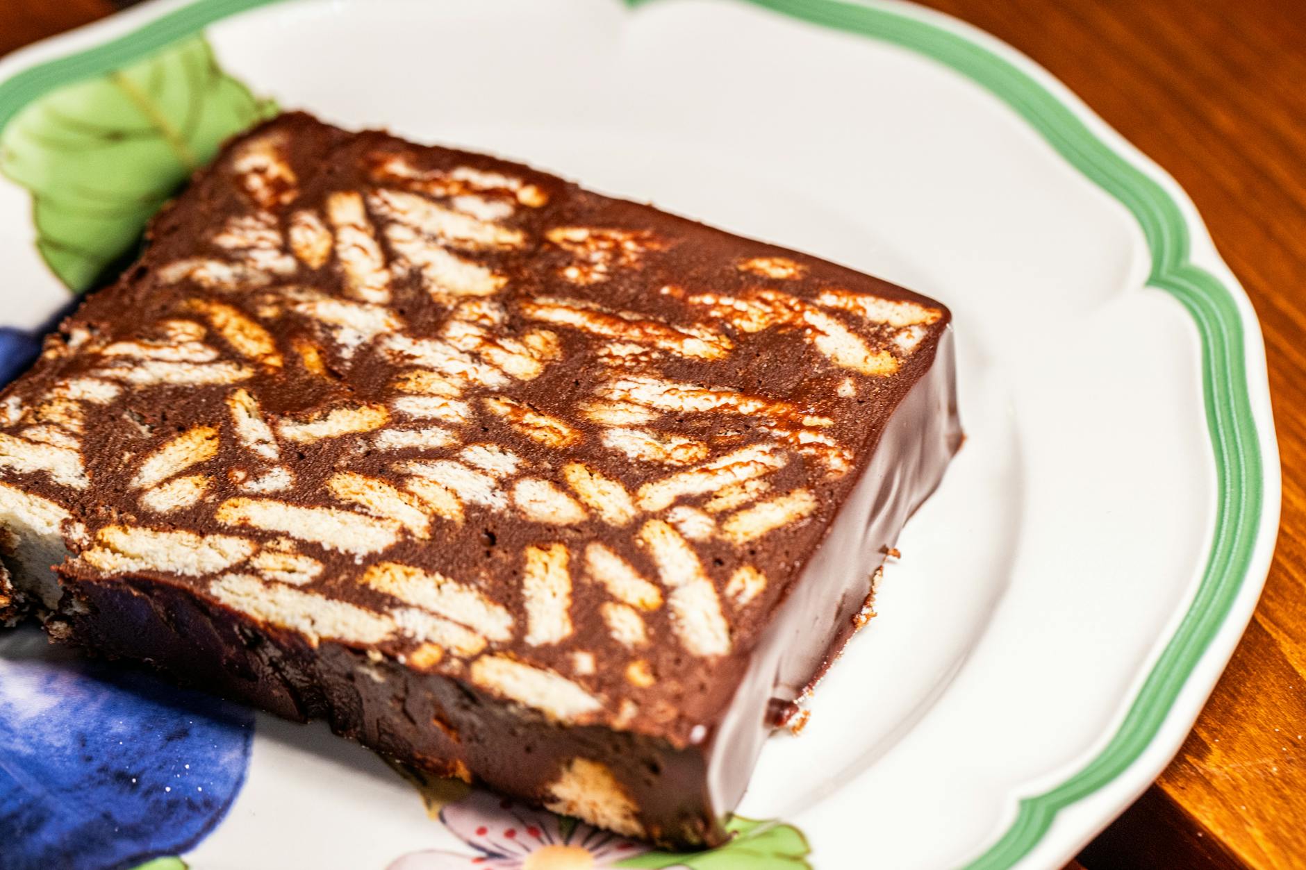 کیک یخچالی شکلاتی با بیسکویت بدون فر