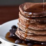 صبحانه شادی آور پنکیک شکلاتی و دارچین