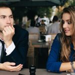 14 راه برای درک و تفسیر ابراز عشق یک مرد خجالتی