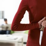 چرا زنان در طول دوران قاعدگی بسیار عجیب رفتار می کنند؟