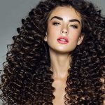 بهترین ایده های طبیعی برای مراقبت از موهای فر