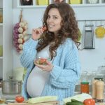 7 ماده غذایی که در دوران بارداری باید بخوریم و 7 ماده غذایی که نباید بخوریم