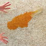 چگونه زعفران را از روی فرش پاک کنیم؟ راهنمای کامل و کاربردی