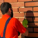 روش‌های مؤثر تمیز کردن آجر نما و مقابله با شوره و آلودگی‌ها