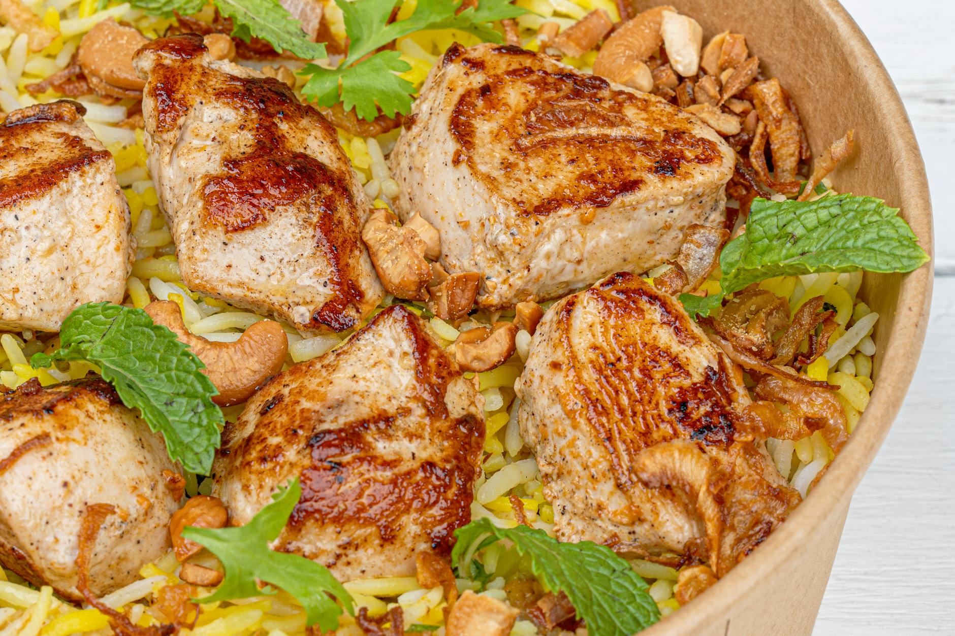 بهترین ناهار بعد از تمرین چیست؟ ترکیب درست پروتئین و کربوهیدرات - grilled chicken rice meal