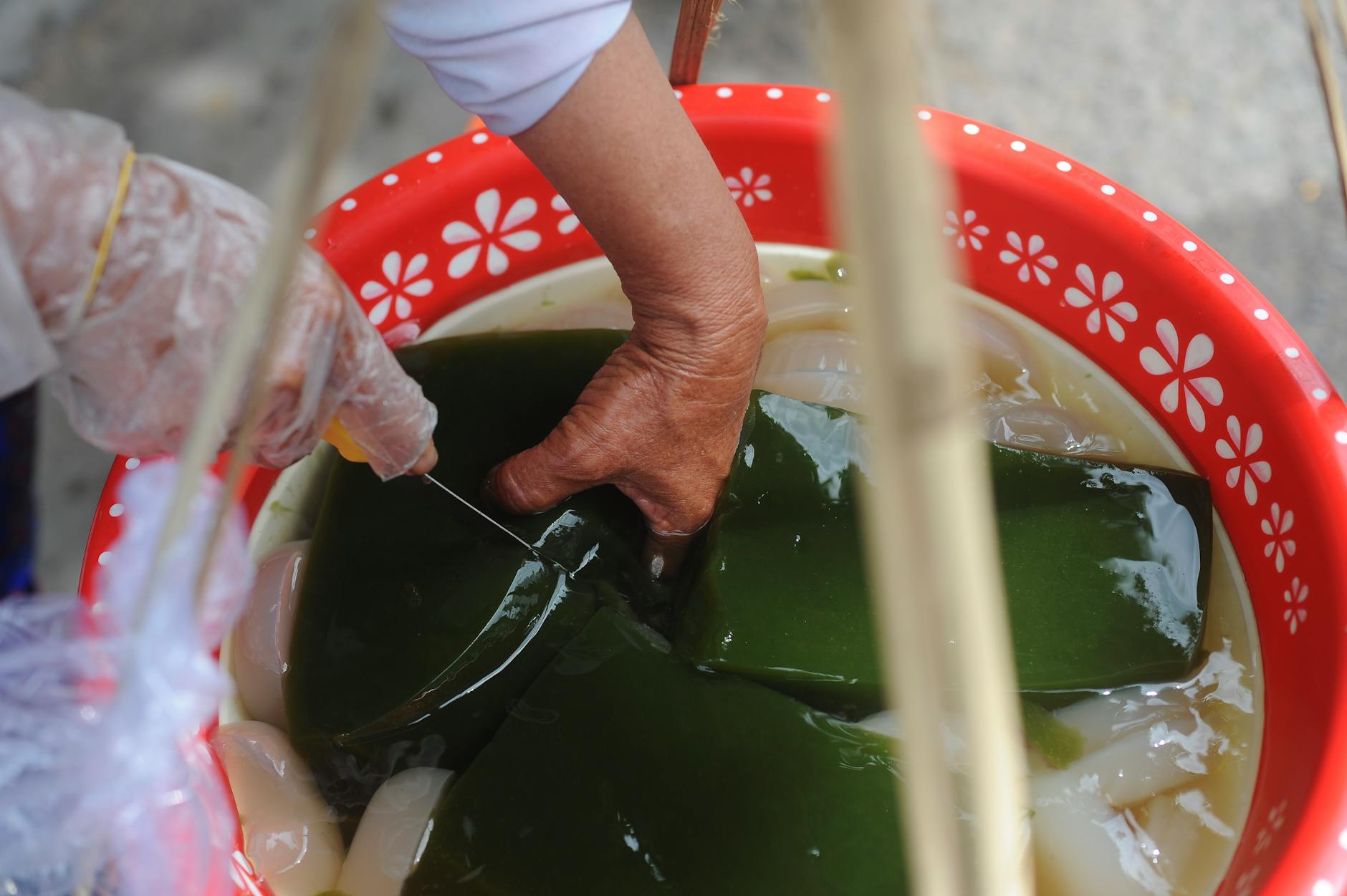 ژله و ورزشکاران: آیا واقعاً به ریکاوری مفاصل و تاندون‌ها کمک می‌کند؟ - gelatin dessert bowl