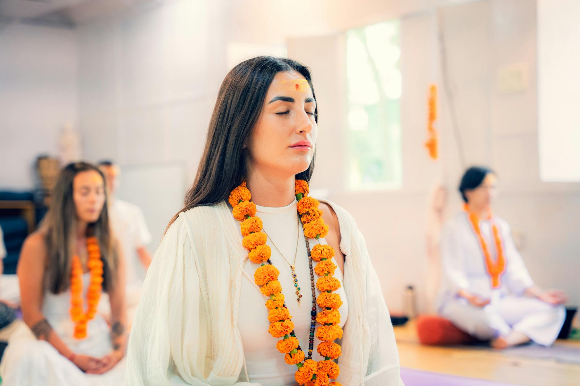 دعای سلامتی در فرهنگ ایرانی–اسلامی؛ وقتی دعا هم دل را آرام میکند، هم علم پشتش میایستد - spiritual meditation calm atmosphere