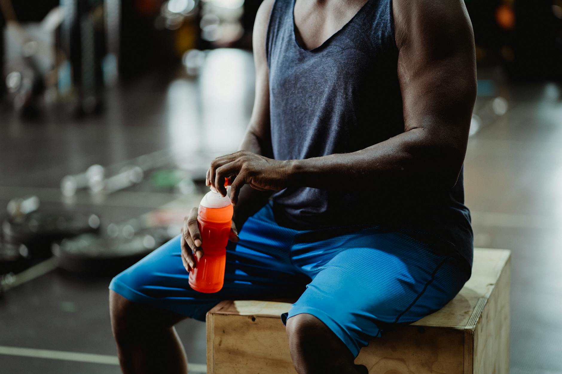 پروتئین وی (Whey) چیست؟ بهترین زمان مصرف برای عضلهسازی مؤثر - post workout protein drink