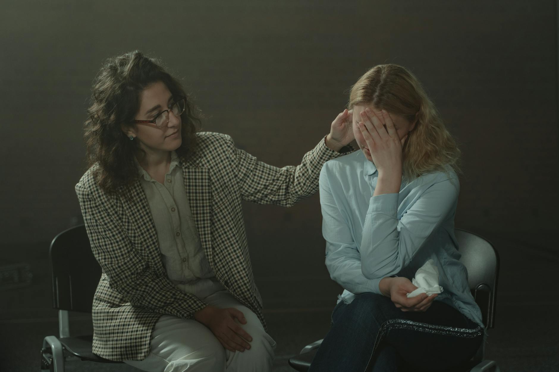 شوک فرهنگی بعد از مهاجرت چیست و چطور بدون افسردگی ازش عبور کنیم؟ (راهنمای واقعی برای روزهای سخت) - mental health support immigrant