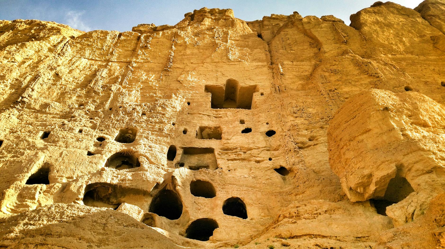 معروف‌ترین جاذبه‌های جهان که دیگر وجود ندارند؛ از شکوه تا فراموشی - Bamiyan Buddhas before destruction