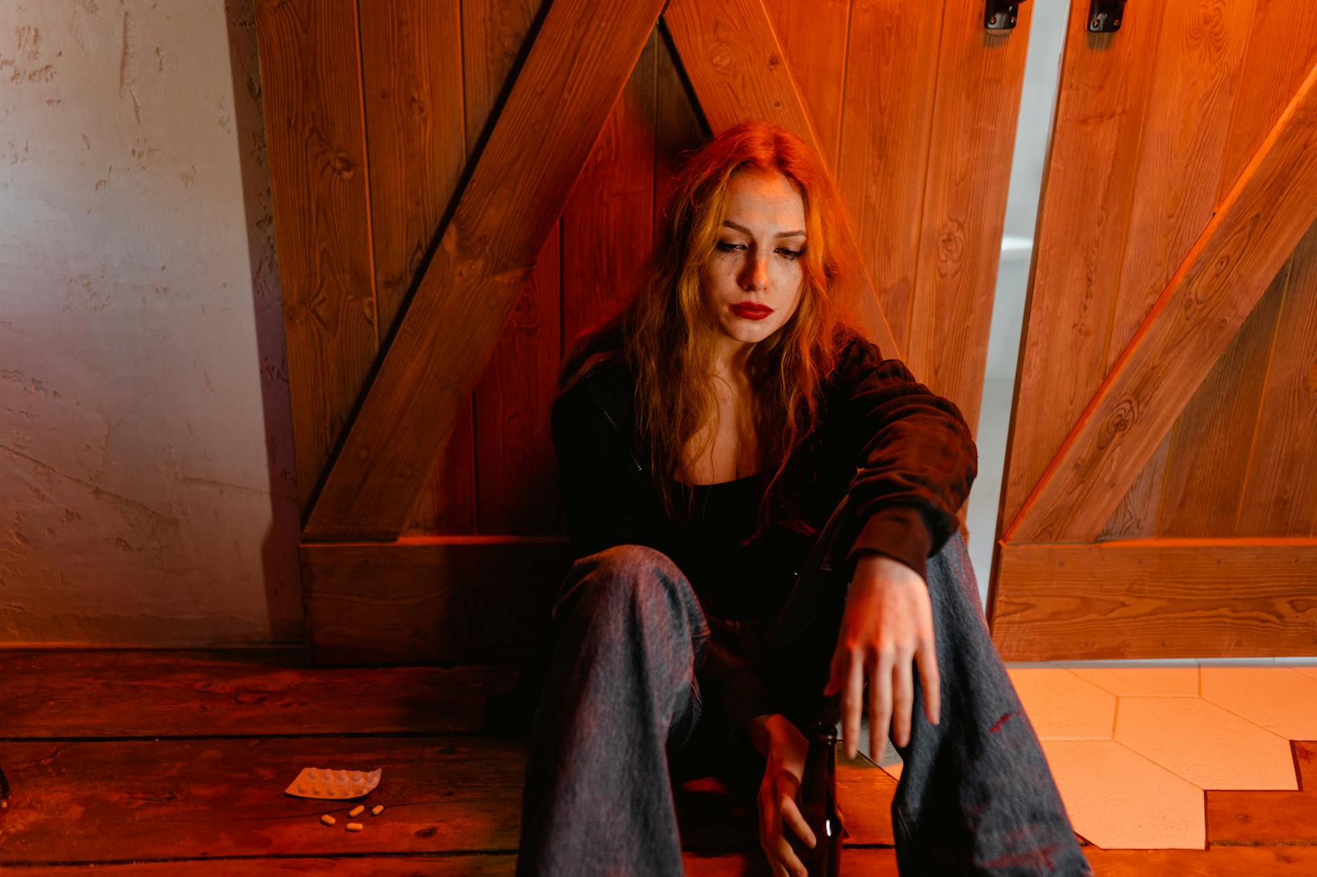 اضطراب چیست و چگونه کنترل می‌شود؟ روش‌های علمی و سریع که واقعاً جواب می‌دهند - person feeling anxious stressed