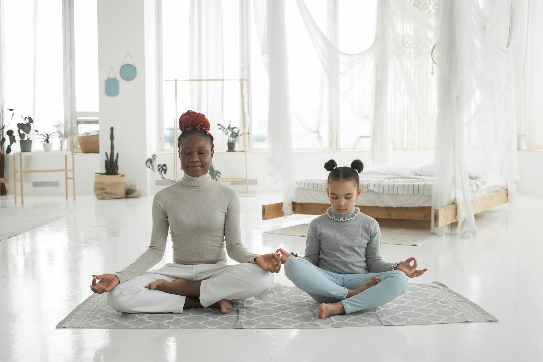 چگونه استرس را کم کنیم؟ ۱۰ تکنیک کاربردی برای کاهش استرس روزمره (واقعی، ساده و قابل اجرا) - mindfulness lifestyle calm