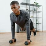 تمرین HIIT چیست؟ فواید واقعی، تفاوت با کاردیو + برنامه مبتدی‌ها