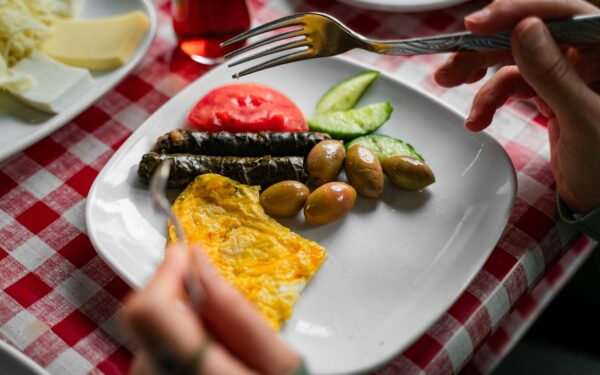 A vibrant plate of traditional Turkish breakfast with olives, omelette, and fresh vegetables in Bursa.