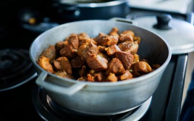 خورشت قیمه سیب زمینی مجلسی جاافتاده با سیب زمینی سرخ کرده خلال و پلو زعفرانی