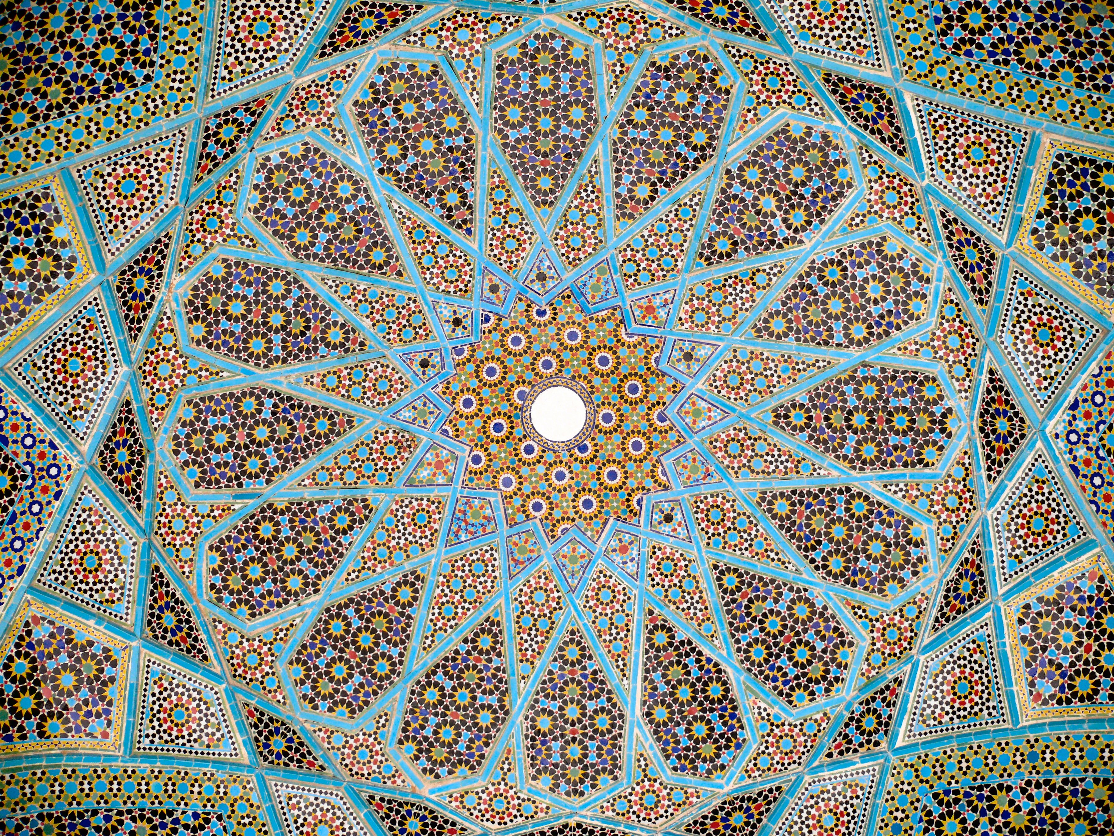 کاشی‌کاری معرق و معماری سقف آرامگاه حافظ شیرازی
