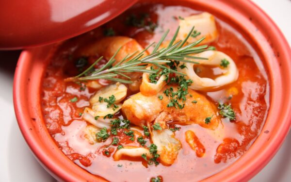 طرز تهیه قلیه میگو اصیل جنوبی با سبزی معطر و عصاره تمرهندی