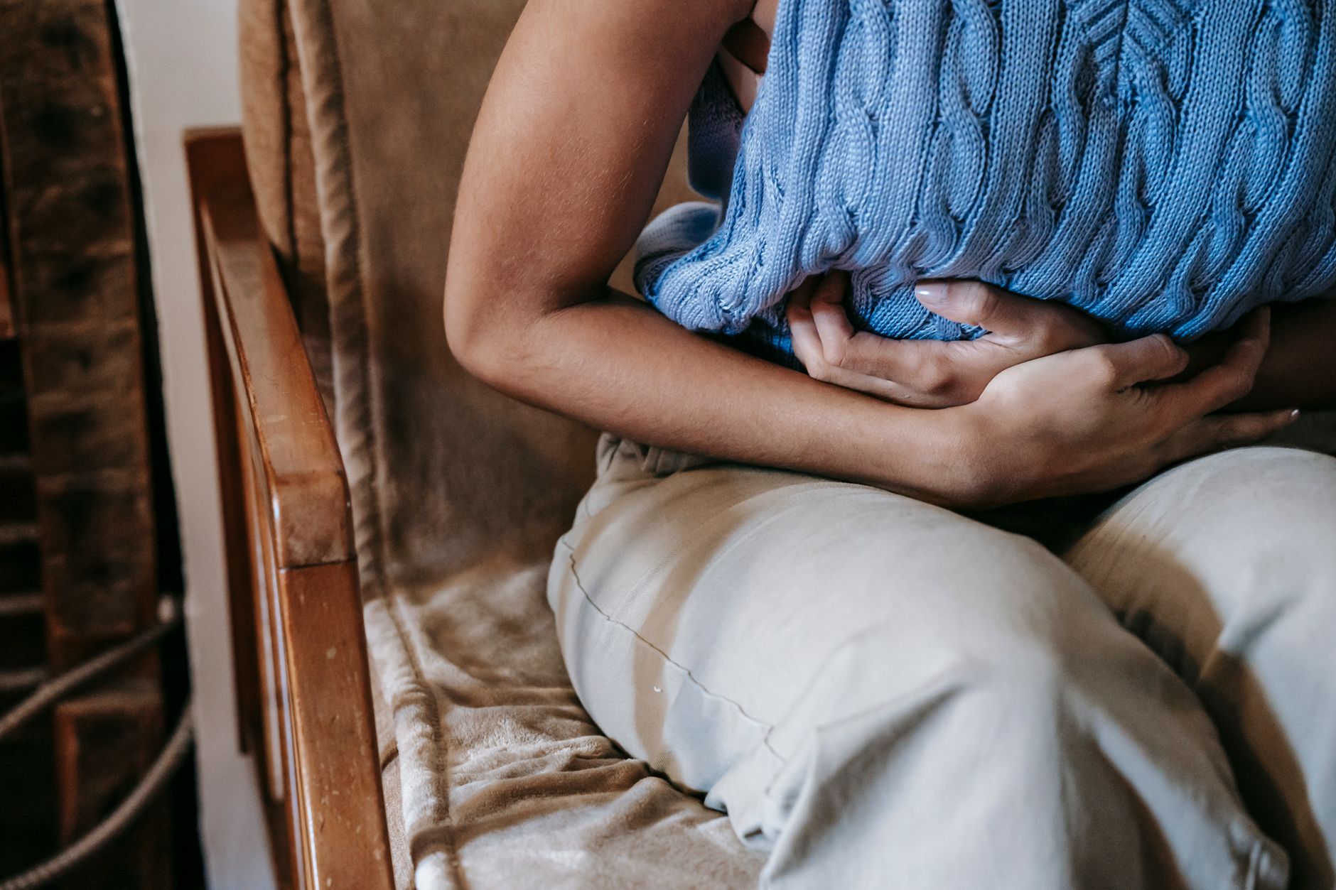 بشقاب تغذیه سالم با سبزیجات مجاز در رژیم FODMAP جهت تسکین علائم روده تحریک پذیر