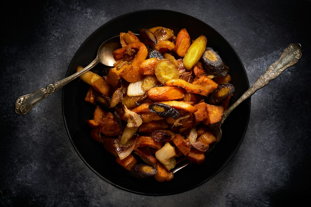 تاس کباب سنتی با سس غلیظ رب گوجه و زعفران