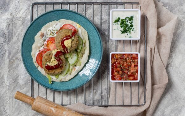 طرز تهیه فلافل خانگی ترد و پفکی با سس انبه بازاری
