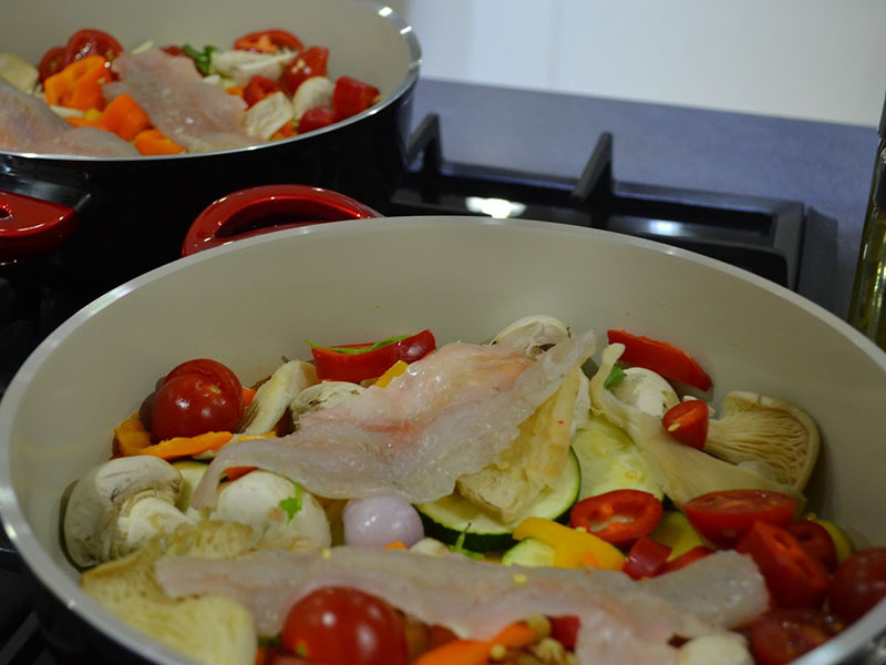 طرز تهیه کامل  خوراک ماهی قزل آلا 5 ستاره همراه با سالاد سبزیجات
