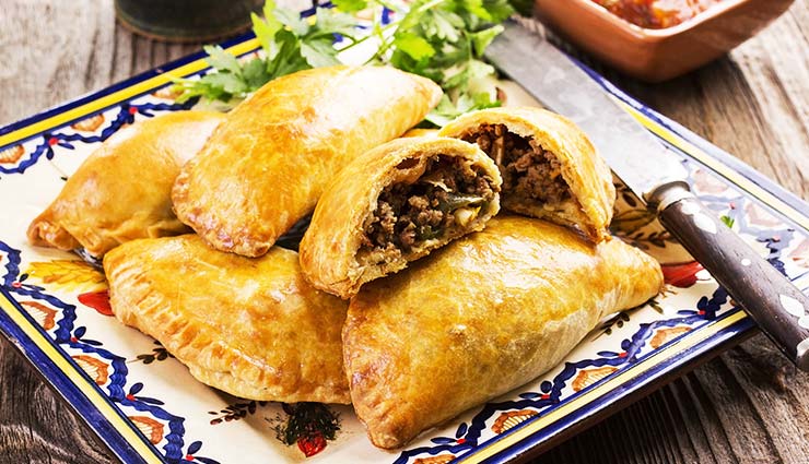 طرز تهیه پیراشکی گوشت (غذاییی مناسب مهمانی ها)