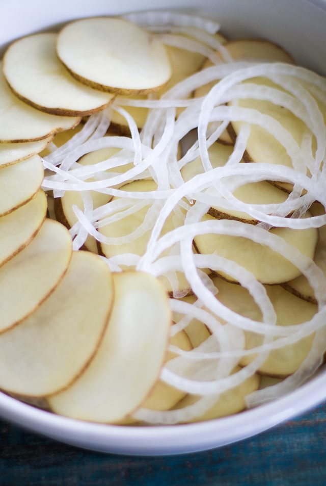طرز تهیه آسان و سریع سیب زمینی با پنیر