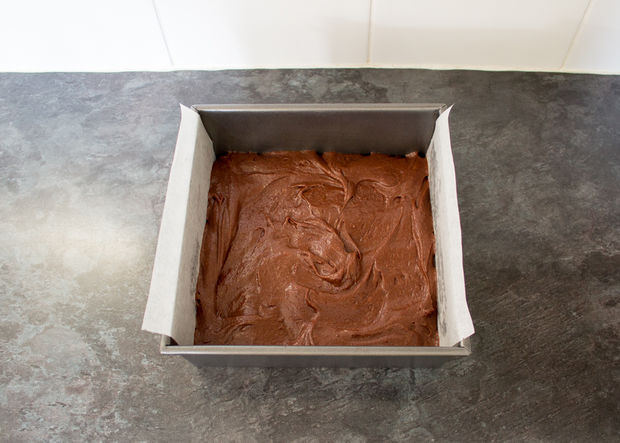 طرز تهیه گام به گام کیک شکلاتی