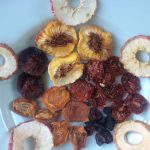 طرز تهیه چگونه میوه ها را در آفتاب خشک کنیم