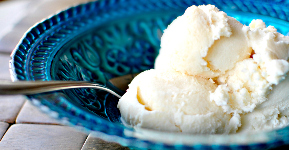 طرز تهیه دو دسر ساده با بستنی وانیلی