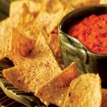 طرز تهیه چیپس ترتیلا با سس سالسا