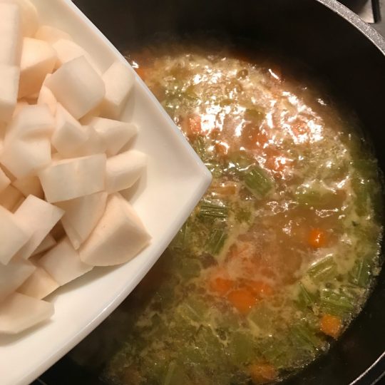 طرز تهیه سوپ شلغم مرحله به مرحله