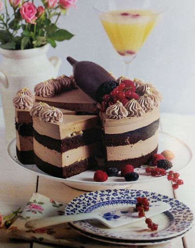 طرز تهیه کیک کرم کارامل شکلاتی؛ خوشمزه و پرطرفدار