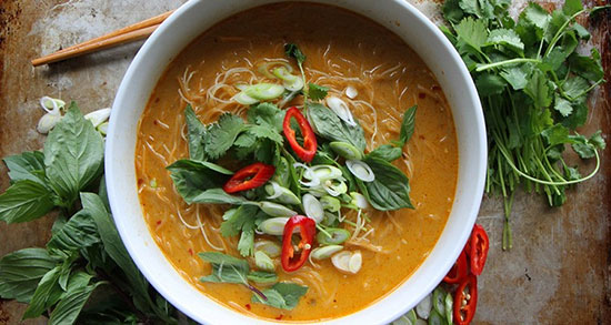 طرز تهیه سوپ سبزیجات بهاری را امتحان کنید