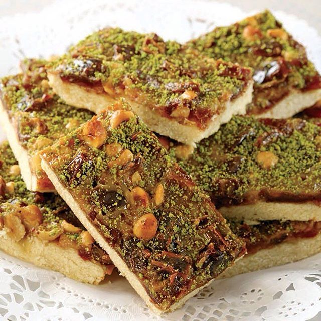 طرز تهیه تارت خرما و دانه کاج