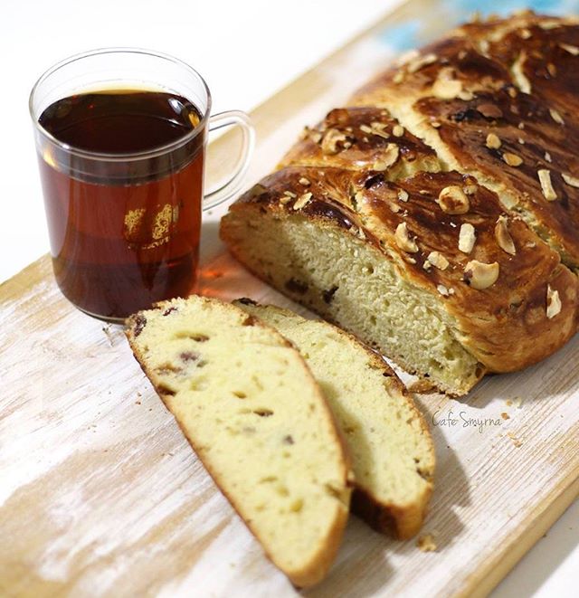 طرز تهیه نان شیرین کشمشی(یا گردویی)