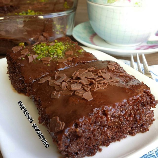 طرز تهیه کیک شکلاتی با سس