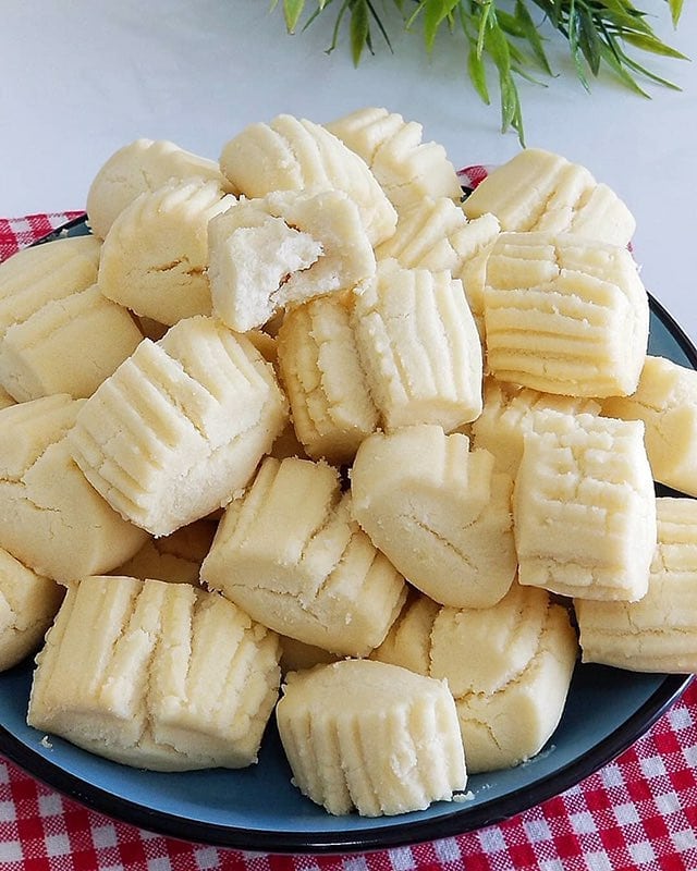 طرز تهیه قرابیه آرد