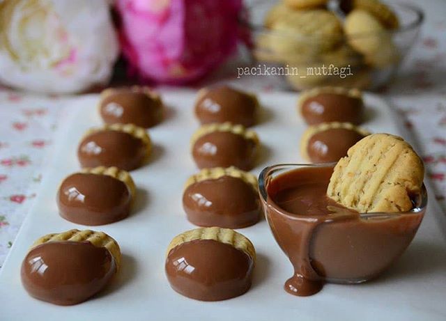 طرز تهیه قرابیه کنجدی گردویی