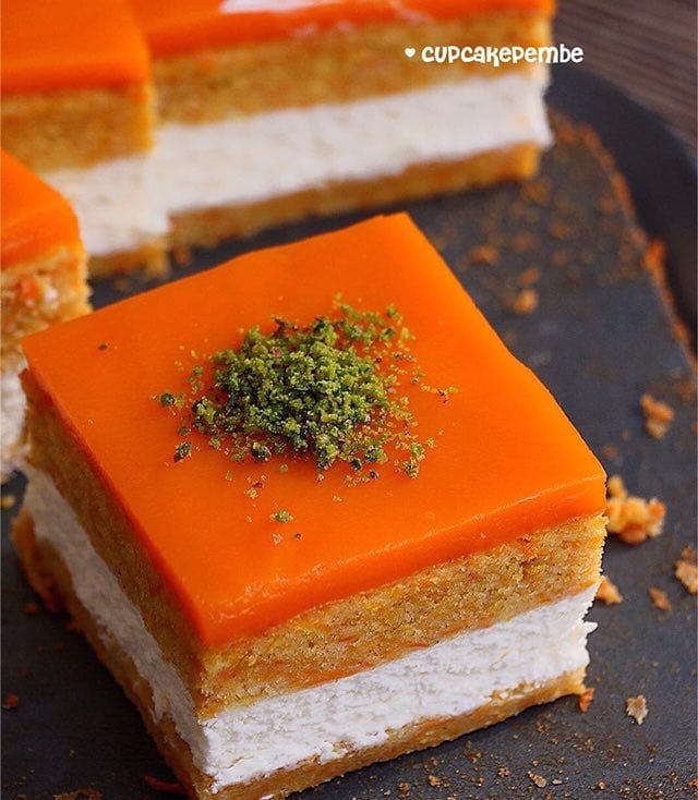 طرز تهیه کیک هویج کرمدار