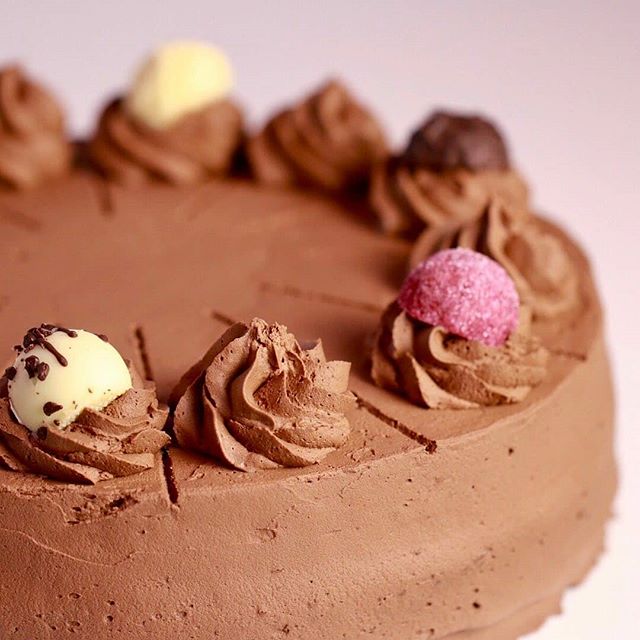 طرز تهیه کیک شکلاتی خامه  ای