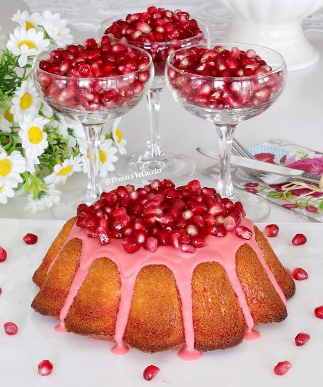طرز تهیه کیک ابر و باد اناری