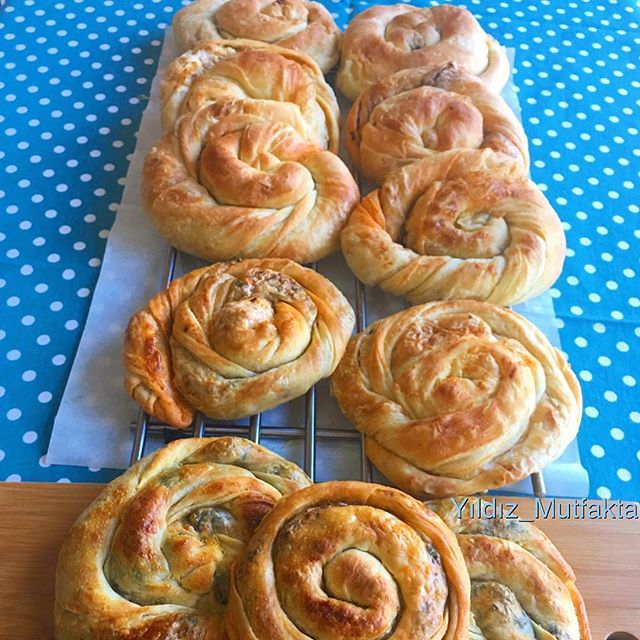 طرز تهیه آچما بورک کاتمر با دست